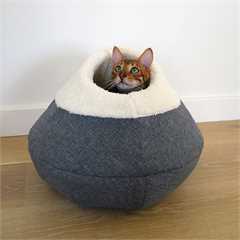 40 Winks Round Cosy Plush Cat Cave